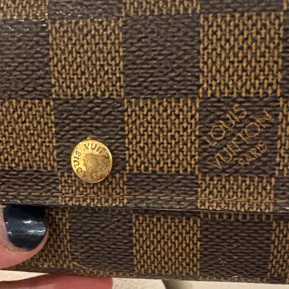 Louis Vuitton Wallet Authentic - Picture 10 of 11